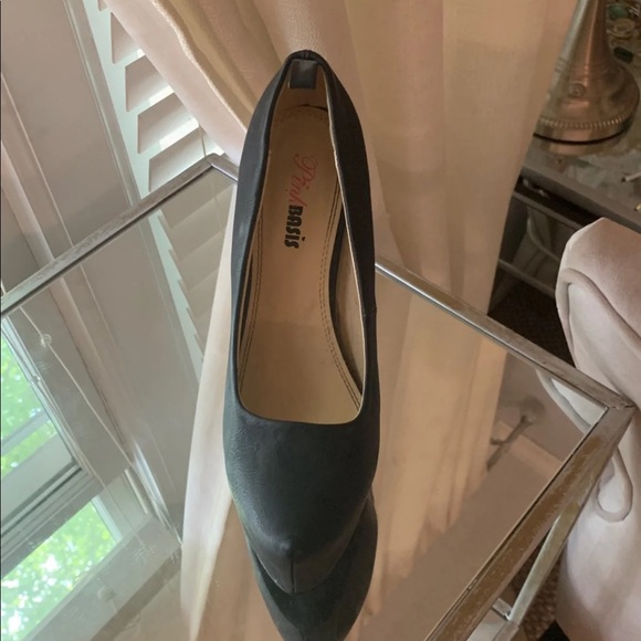 Heels - Picture 2 of 4